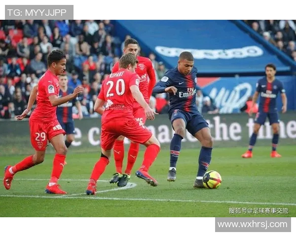 西甲精彩对决巴黎圣日耳曼与本菲卡战成平局乌龙球成焦点