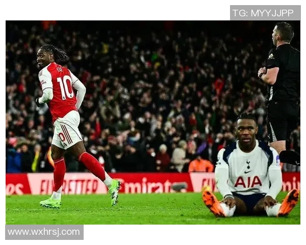 欧冠激战阿森纳大胜里昂争议判罚引发全场热议