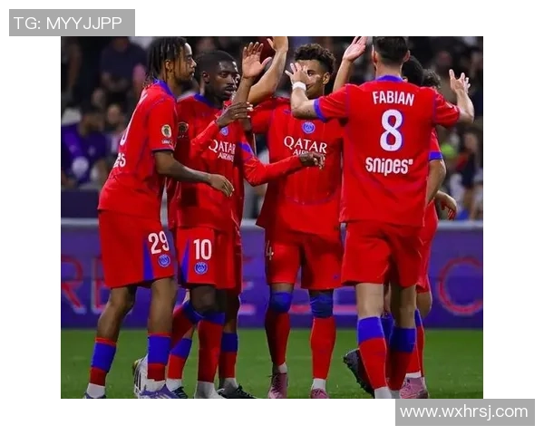 西甲激战：拜仁大胜巴黎引发红牌争议全场沸腾