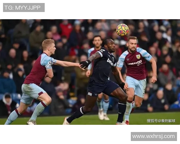 足总杯激战：AC米兰与里昂战平后点球大战引发全场热烈反响